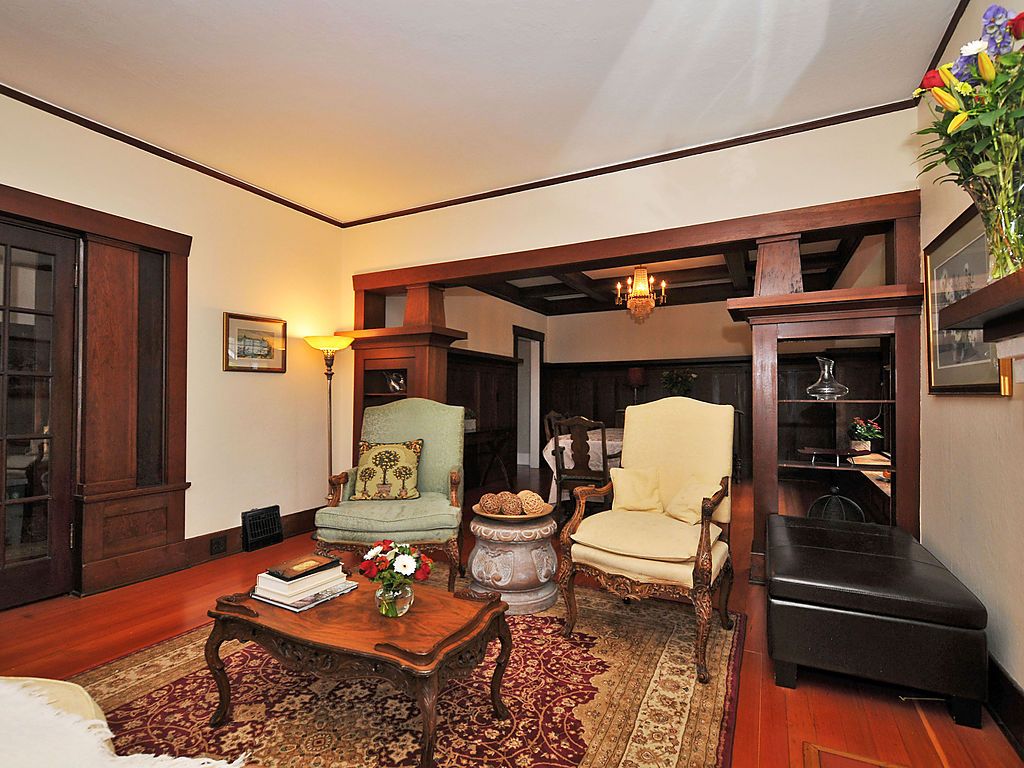 chandler03.jpg - 175067 Bytes