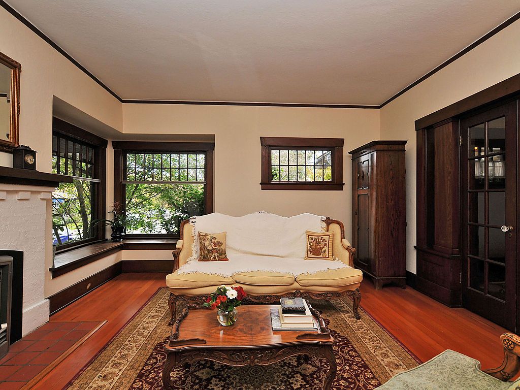 chandler04.jpg - 170953 Bytes