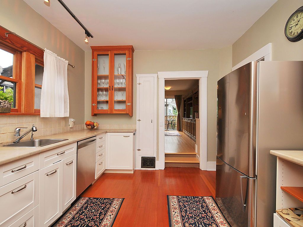 chandler03.jpg - 175067 Bytes