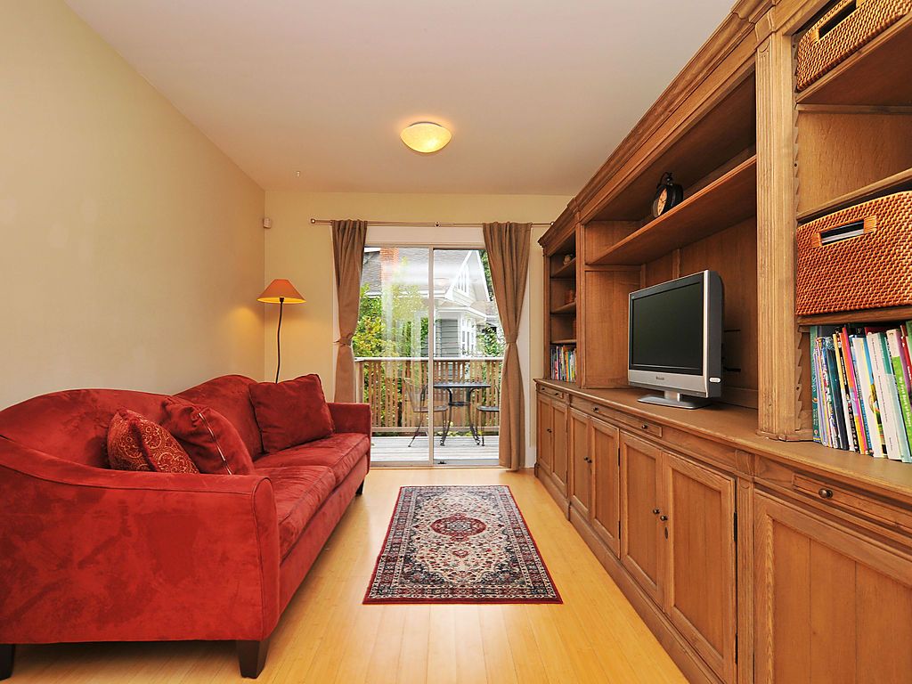 chandler02.jpg - 90764 Bytes