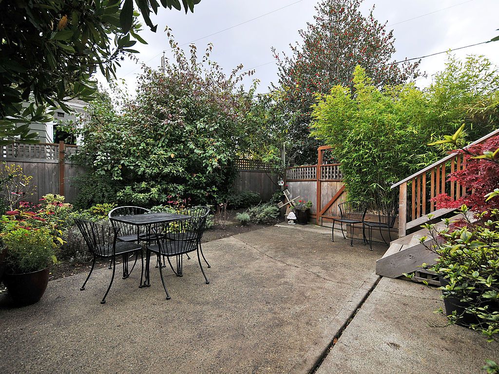 chandler02.jpg - 90764 Bytes