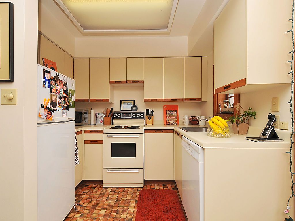 chandler03.jpg - 175067 Bytes