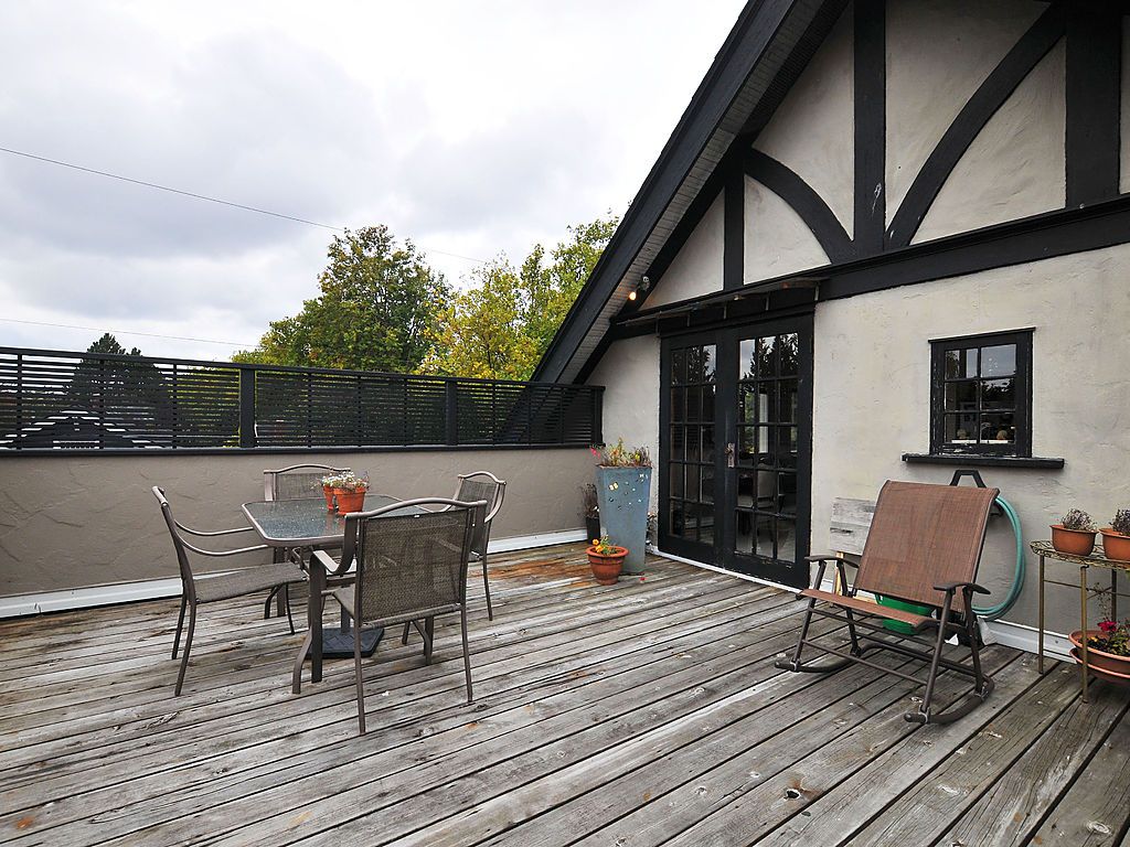 chandler04.jpg - 170953 Bytes