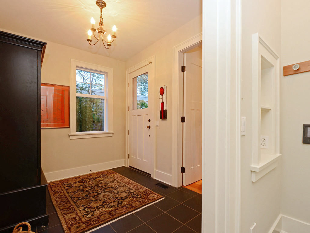 Welcome to 437 Monterey Ave