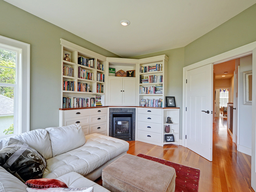 Welcome to 437 Monterey Ave